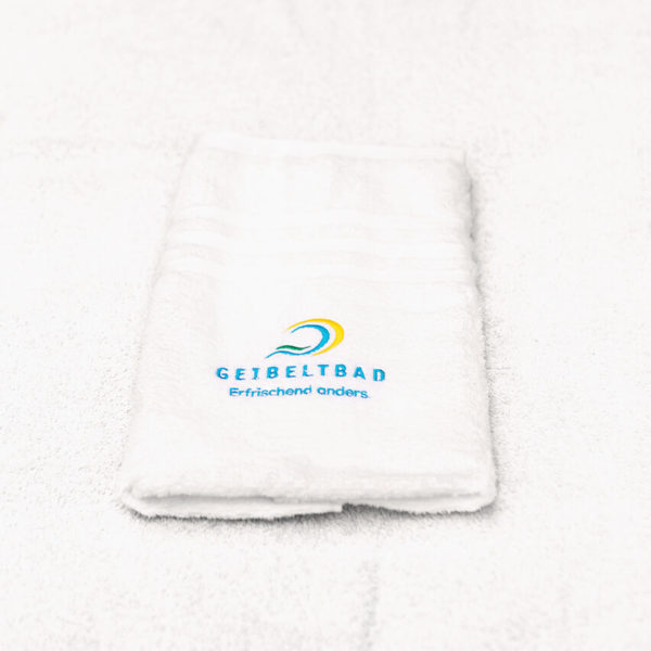 Weißes Handtuch mit Logo