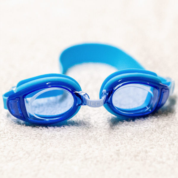 Blaue Schwimmbrille