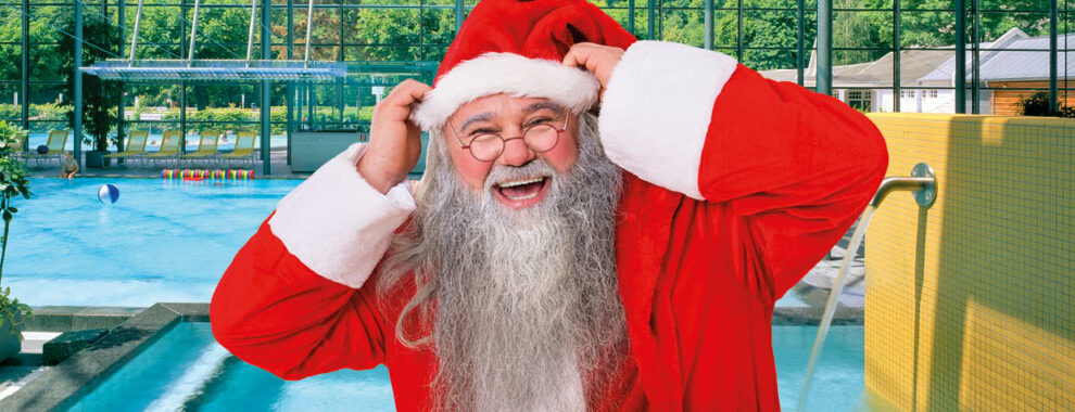 Lachender Nikolaus im Hallenbad