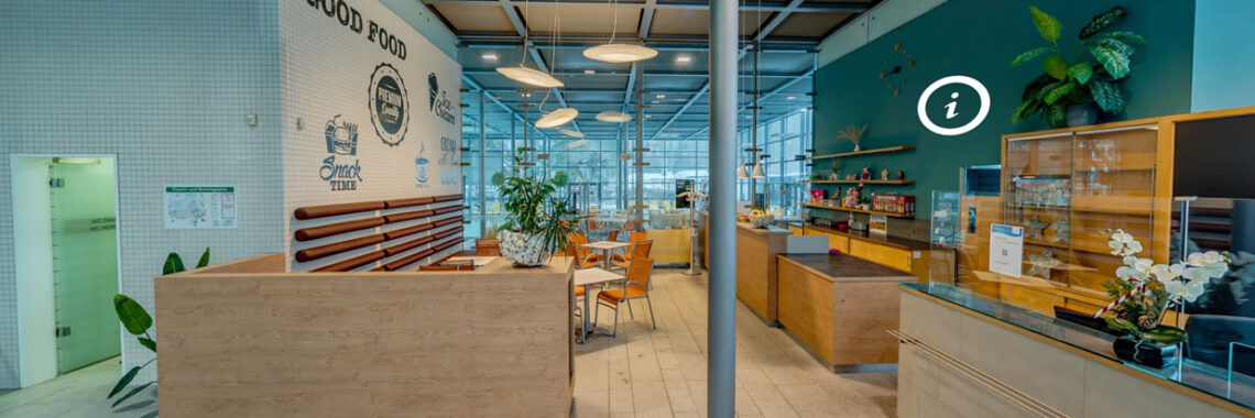 Foyer im Hallenbad mit Rezeption und Bistro